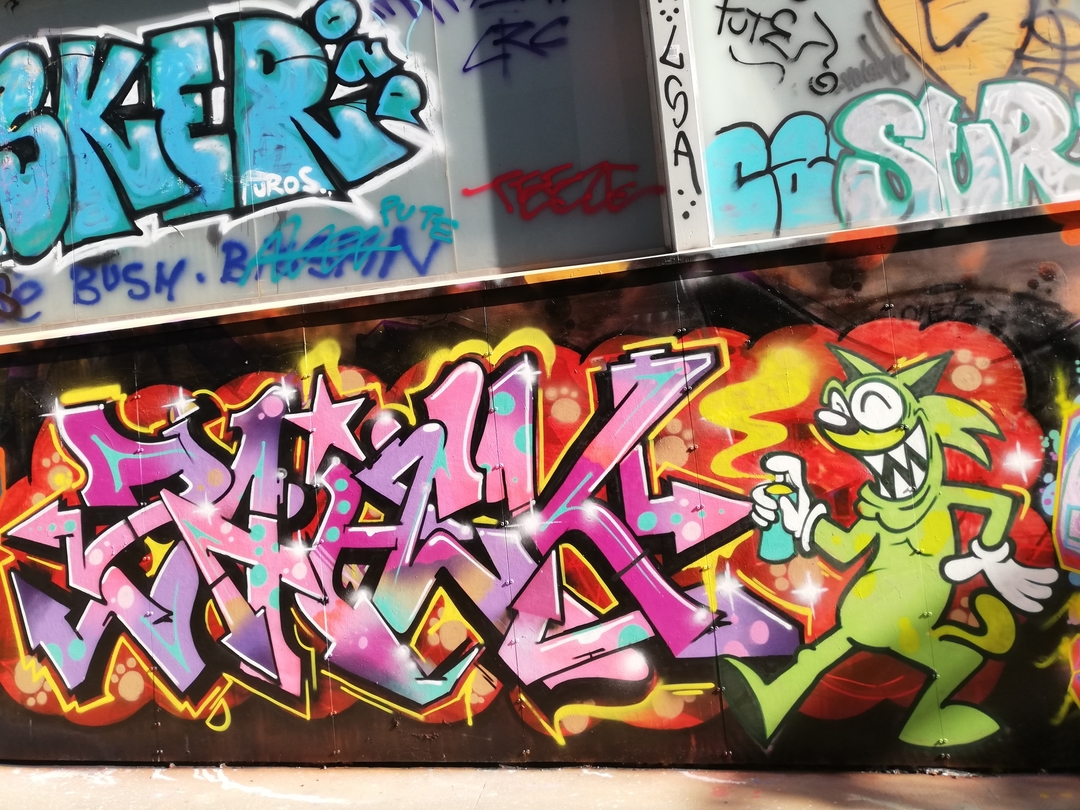Wallspot - zaick - "me la pisaron unos modernoS al dia siguiente"  - Barcelona - CUBE tres xemeneies - Graffity - Legal Walls - 