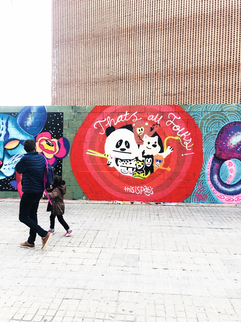 Wallspot - pabs - esto es todo amigos en extinción  - Barcelona - Parallel wall - Graffity - Legal Walls - , 