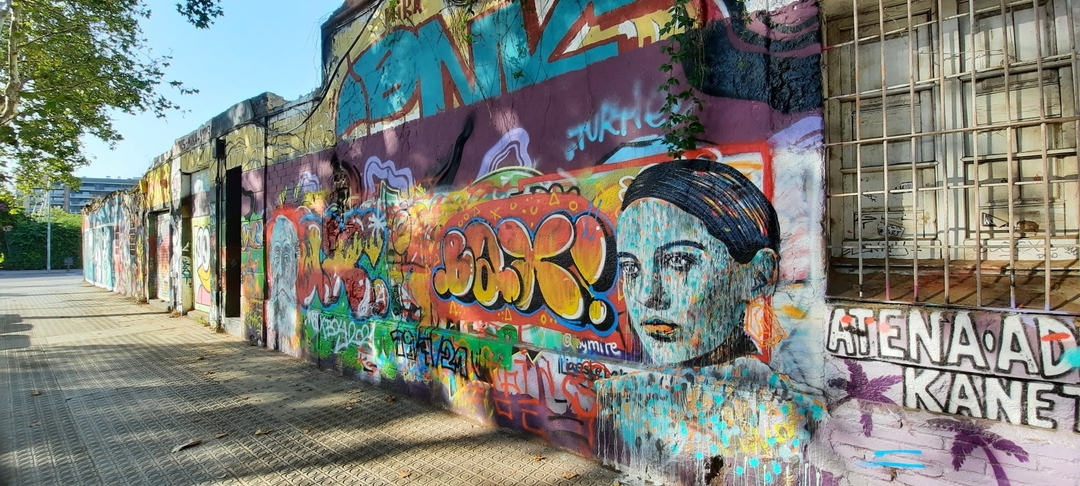 Wallspot - martinmonet/ceciliastenmark -  guell + rosalía - Barcelona - Western Town - Graffity - Legal Walls - 